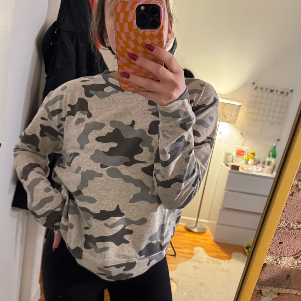 Women’s Grey Camo Crewneck Pullover Sweatshirt Sundry size S (loose fit)